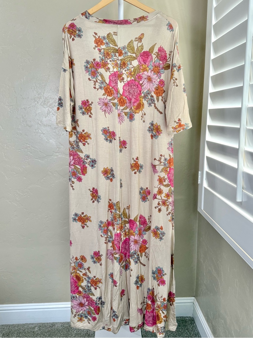 Natural Life ButterSoft Tee Dress English Garden Cream Floral Maxi Large NWT - Picture 5 of 7